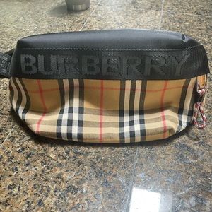 Burberry unisex fanny pack like new